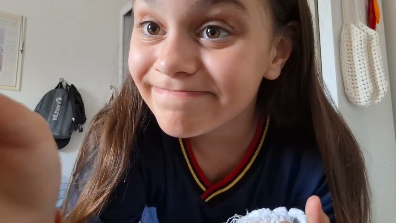 Arrumando a roupa que eu vou para o aniversário da minha amiga 