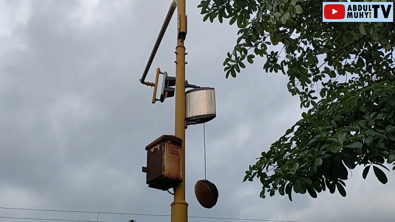 WARNING LIGHT RUSAK PARAH DI DEKAT POLRES SLEMAN YOGYAKARTA ?