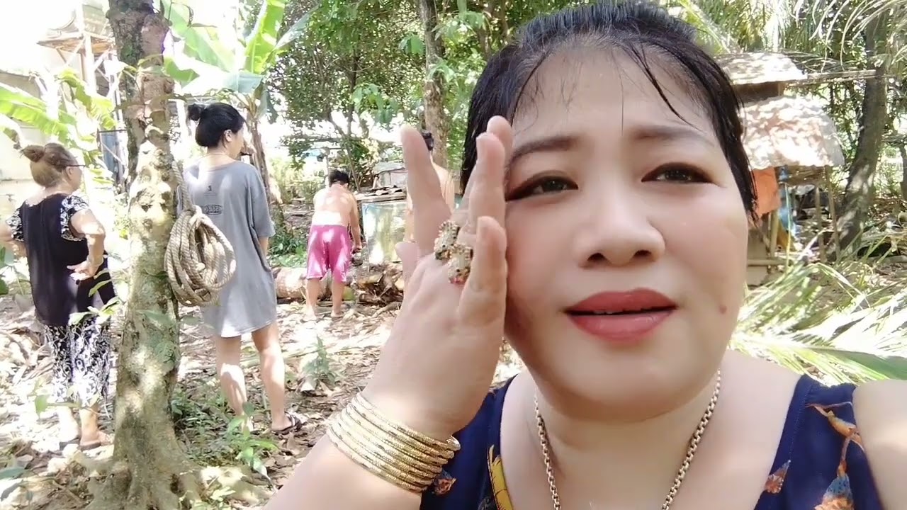 Gia Đình Em ú (521) Tuyệt cú mèo Củ hủ dừa ngon lắm ,theo anh xã cùng bọn trẻ ra vườn nhà ba*