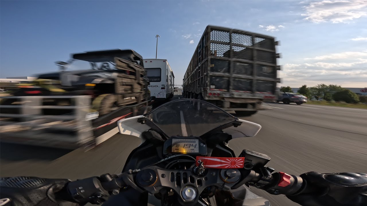 Driving my Yamaha R3 like it's stolen