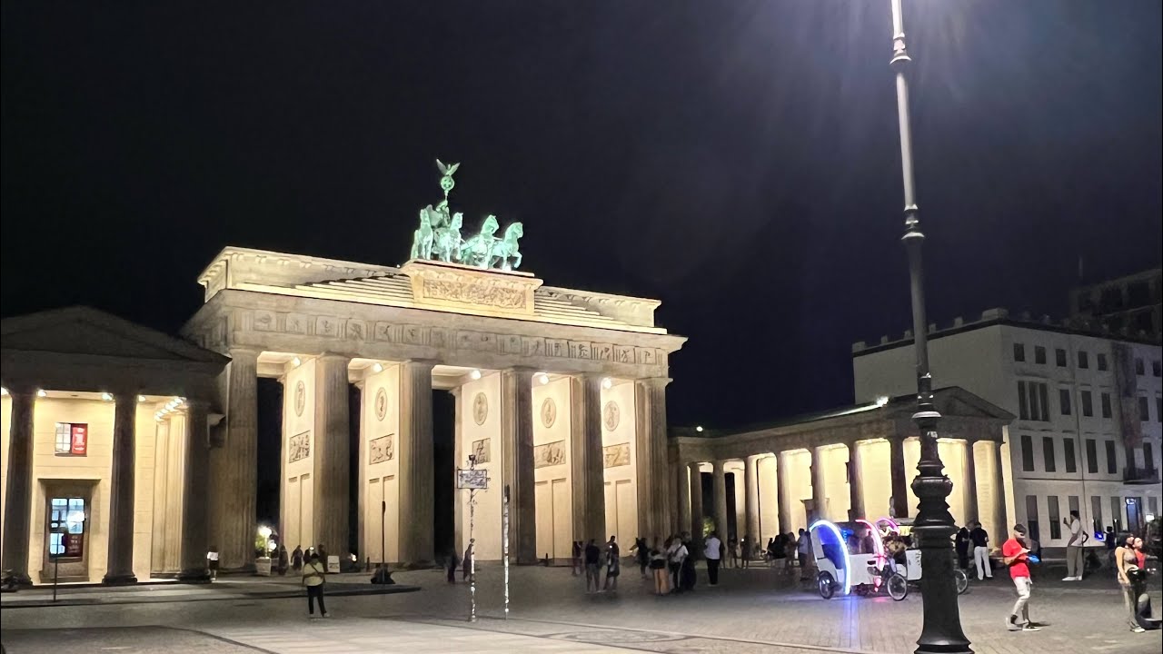 Brandenburg Gate Berlin at Night | Historical place in Berlin 