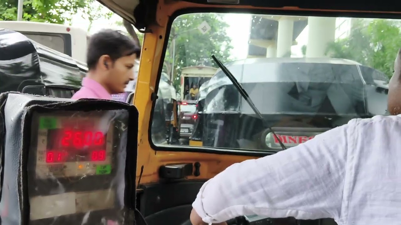 Auto driver struck in the 🚂