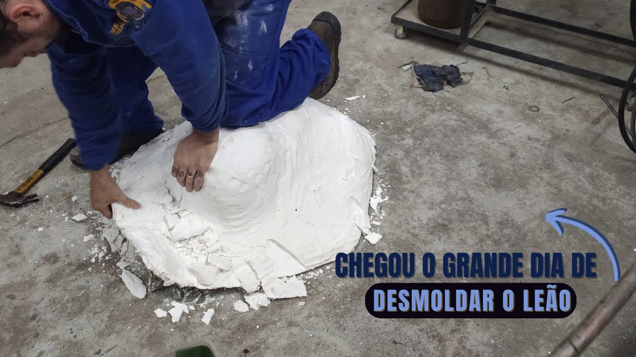 REVELANDO A ESCULTURA DO LEÃO - TIRANDO O MOLDE DE GESSO - DIA 09