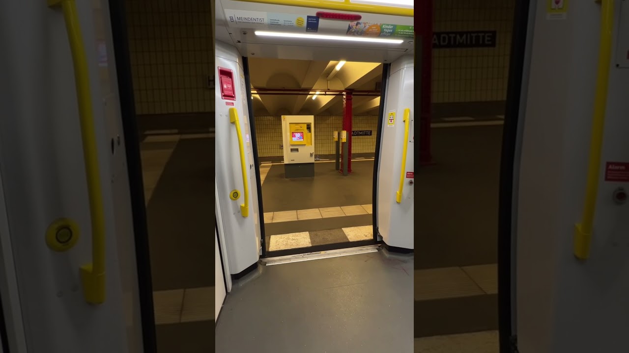 U-Bahn Berlin IK18 Abfahrtssignal #bvg #trend #train #berlin #trainspotting