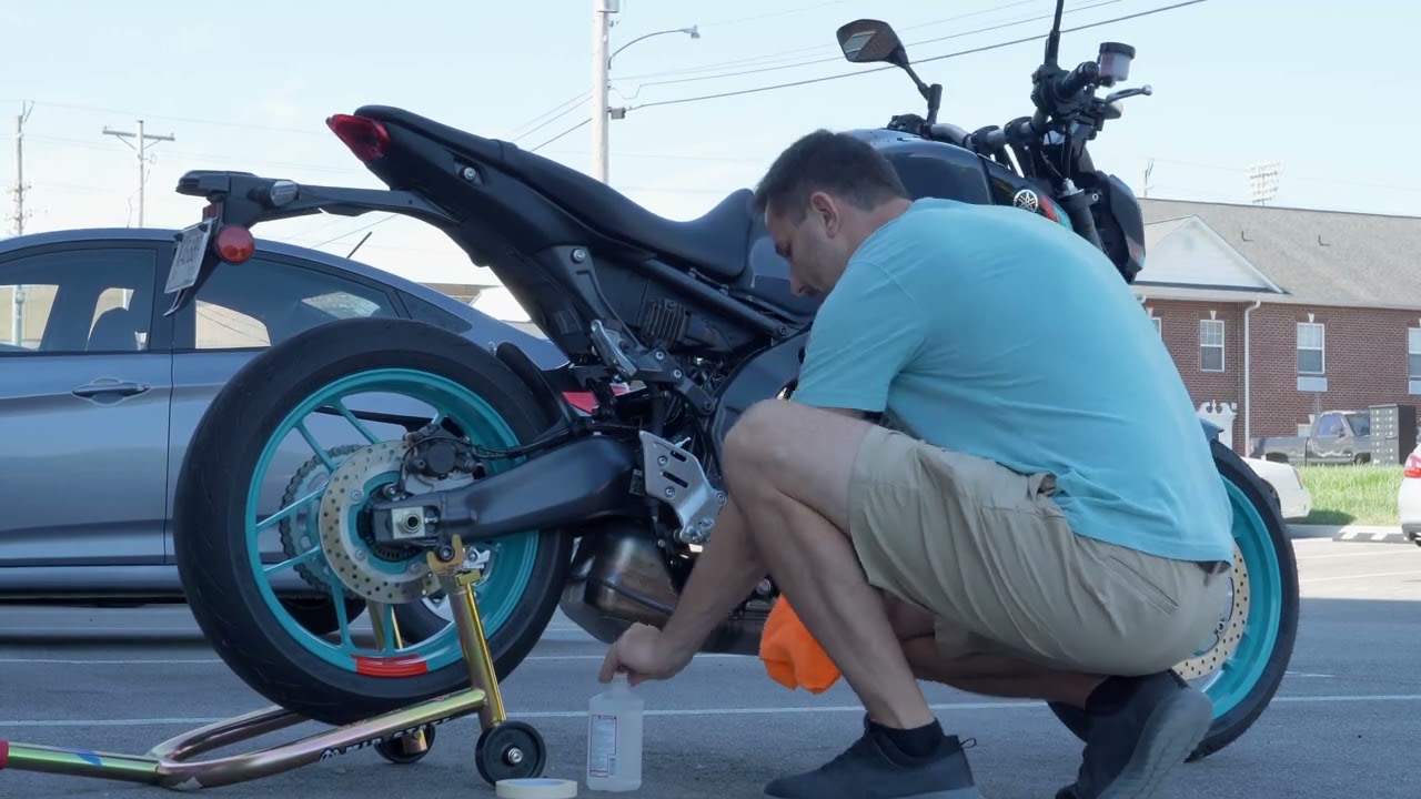 MT-09 2022 // STOMPGRIP Tank Grips Installation