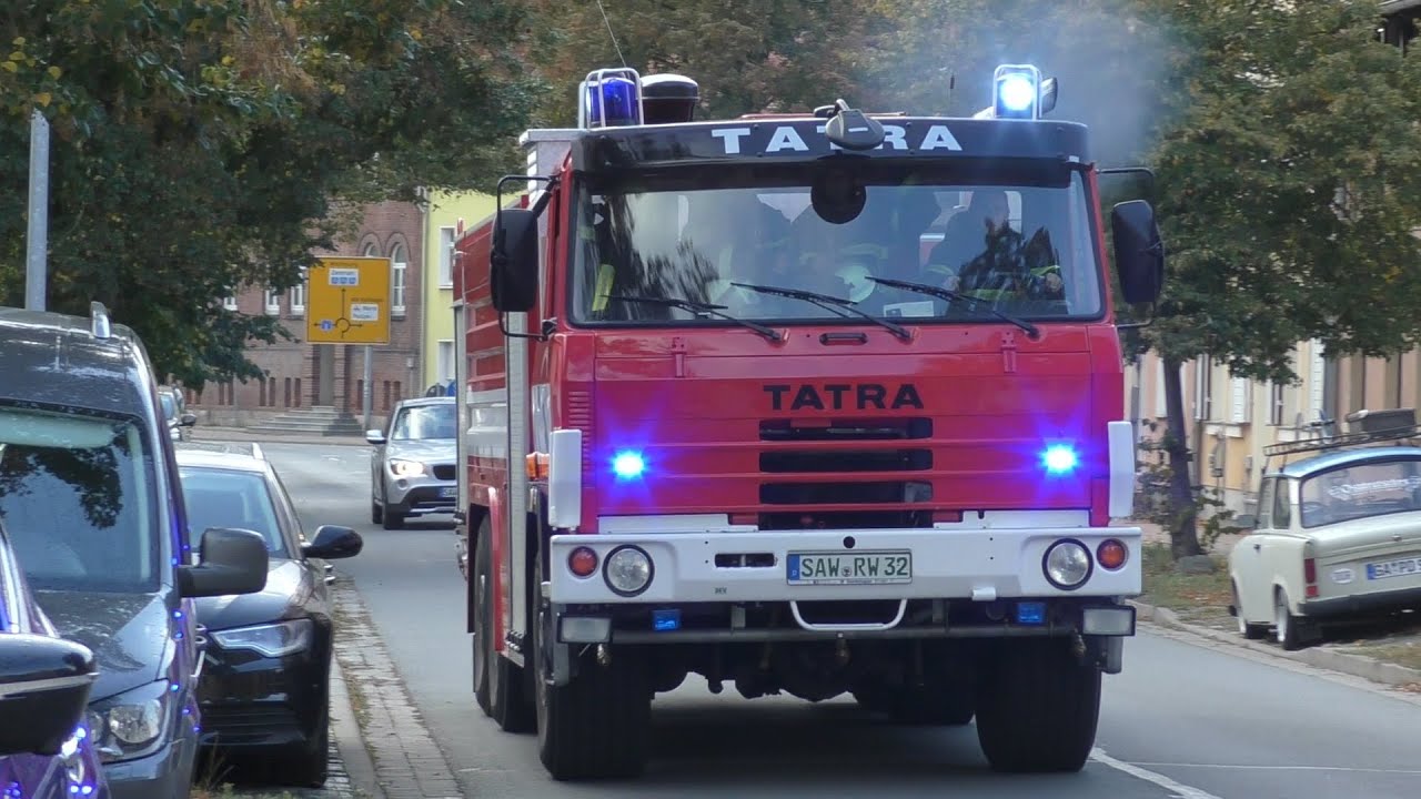 [Mit 8 Fahrzeugen!] FuStW Polizei, Löschzug, WLF mit AB-Tank, TLF 32/80, SW 2000-Tr. FF Gardelegen