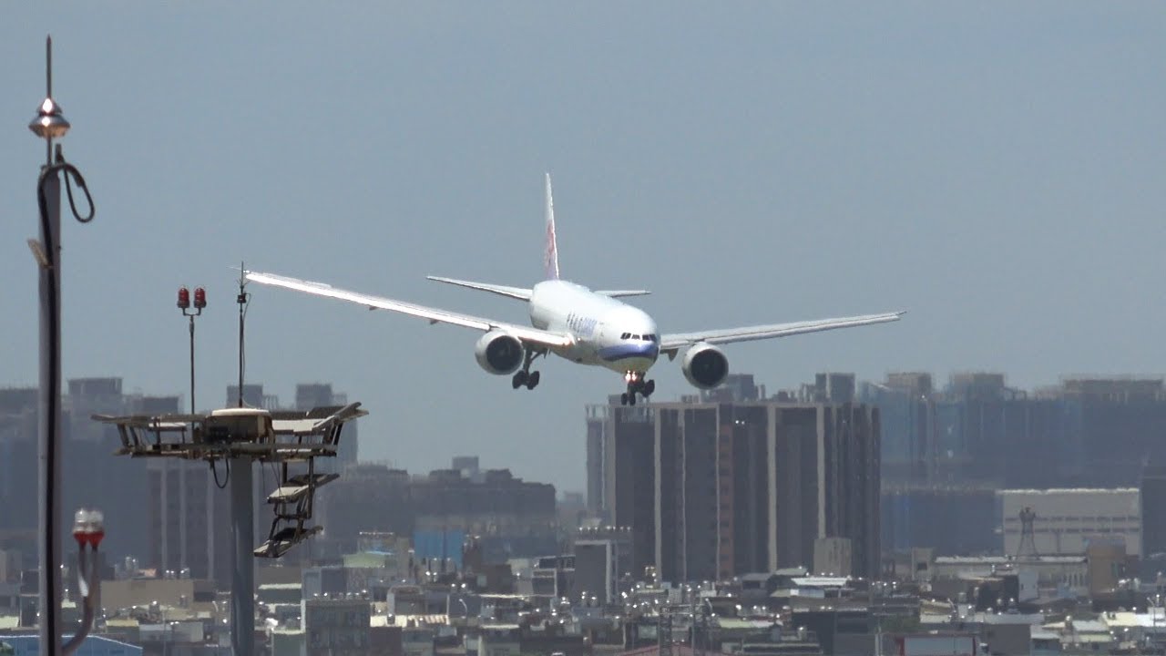 【第一部：北側觀景台篇】楊柳颱風超狂！桃園機場上演重飛秀 蟹形進場 海盜船式降落！心驚驚！😱😱😱 40分鐘內八架次重飛，五架次成功降落  #20250813