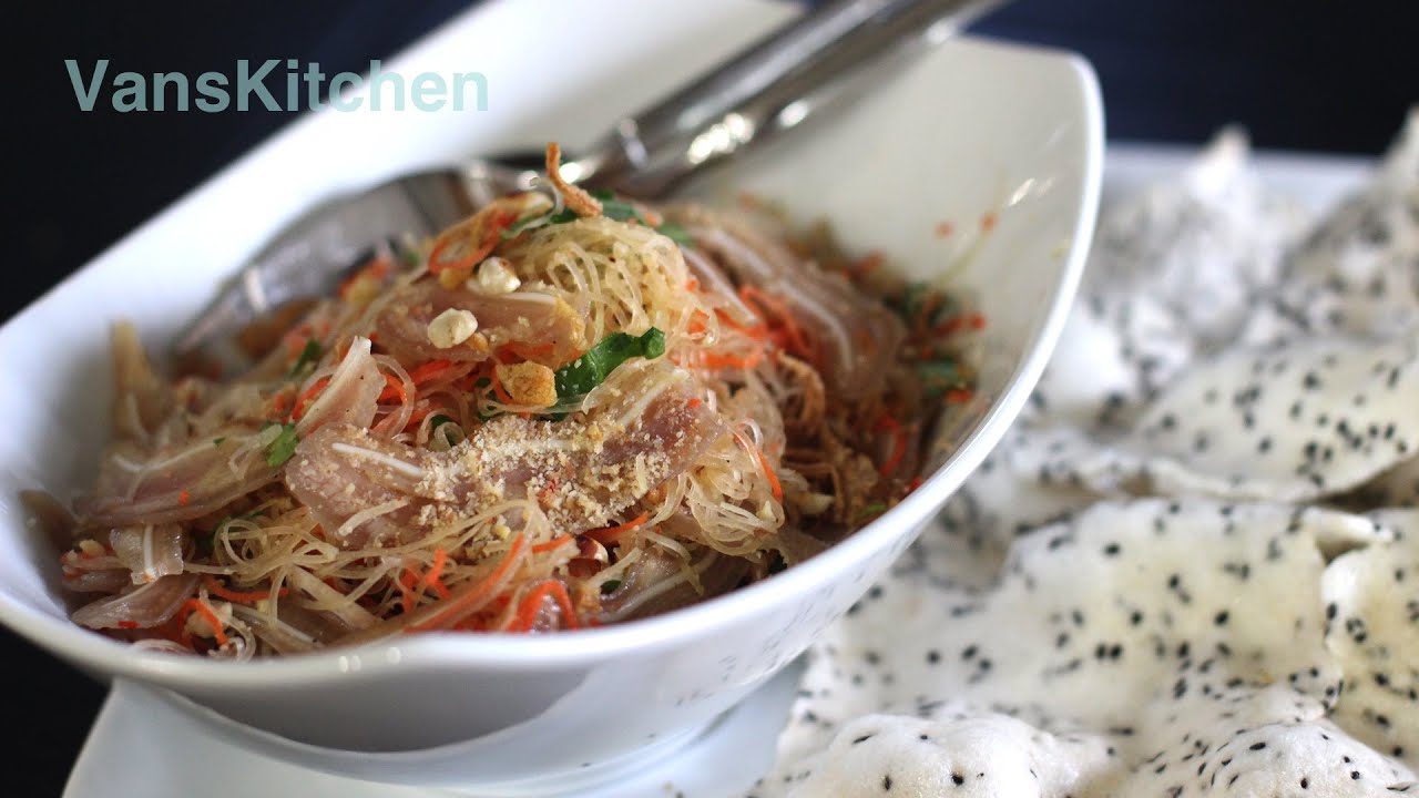 Vietnamese green papaya salad (Gỏi đu đủ)