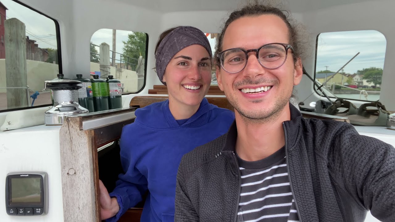EP. 1 Traveling the Erie Canal on a Small Sailboat // North Tonawanda  - Medina