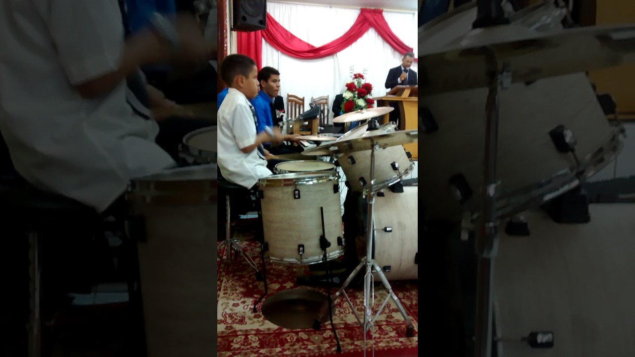 Tocando os hinos da harpa - Bateria