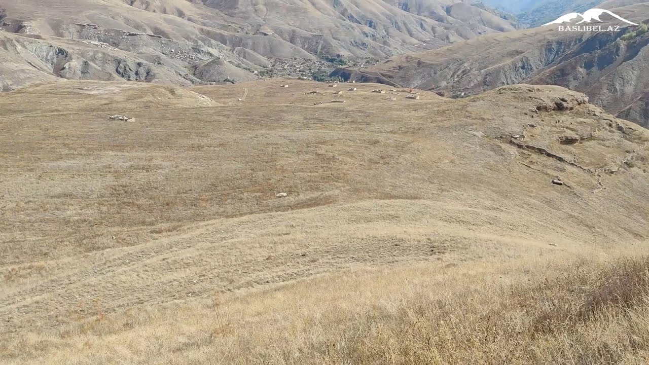 M&uuml;hasirə zamanı bir qala kimi sığınılan B&ouml;y&uuml;k Qala&ccedil;anın zirvəsindən faciə yerlərinin g&ouml;r&uuml;n&uuml;ş&uuml;