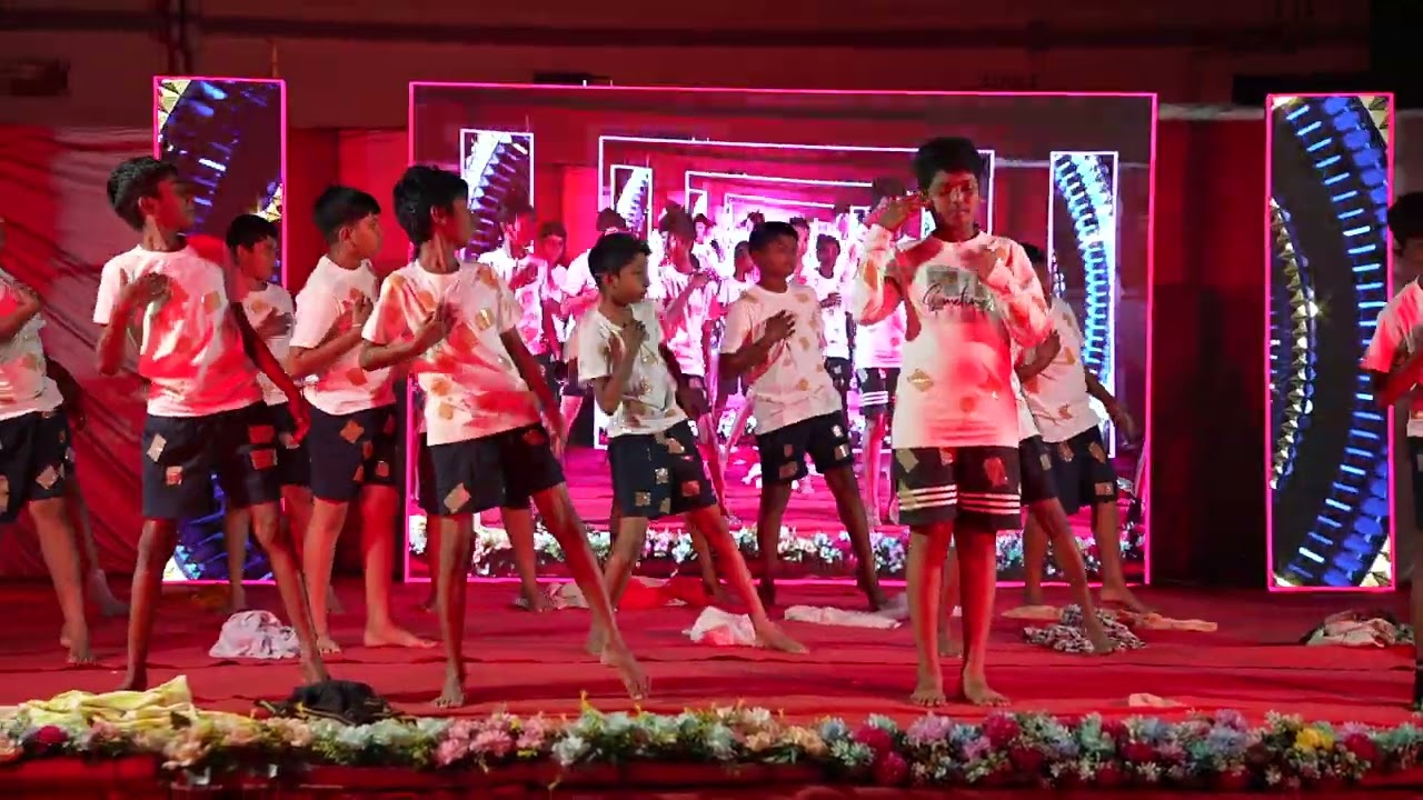 Aarambh 2025–2026 | Energetic Hunger Dance by Class 6 Boys | Navjiwan Public School, Gadchiroli