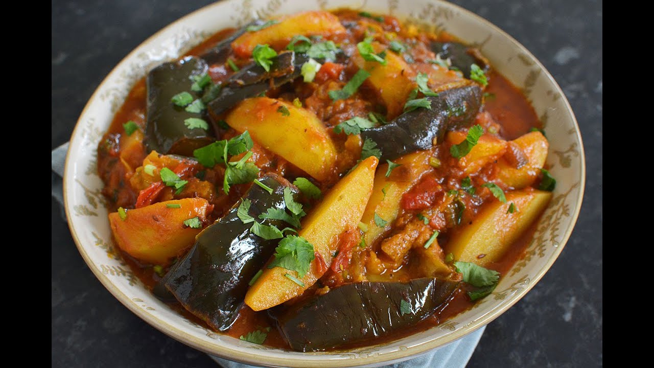 EASY AND SUPER TASTY EGGPLANT AND POTATO CURRY RECIPE / ALOO BAINGAN RECIPE / VEGAN RECIPE