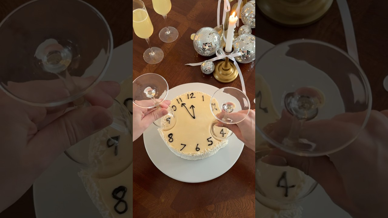 Last Minute New Year&rsquo;s Cake! 🎂🥂#newyear #cake