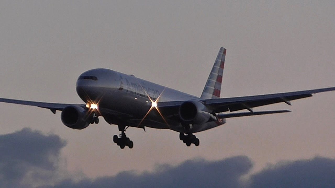 Barcelona Airport early morning arrivals Runway 25R  |  November 2016
