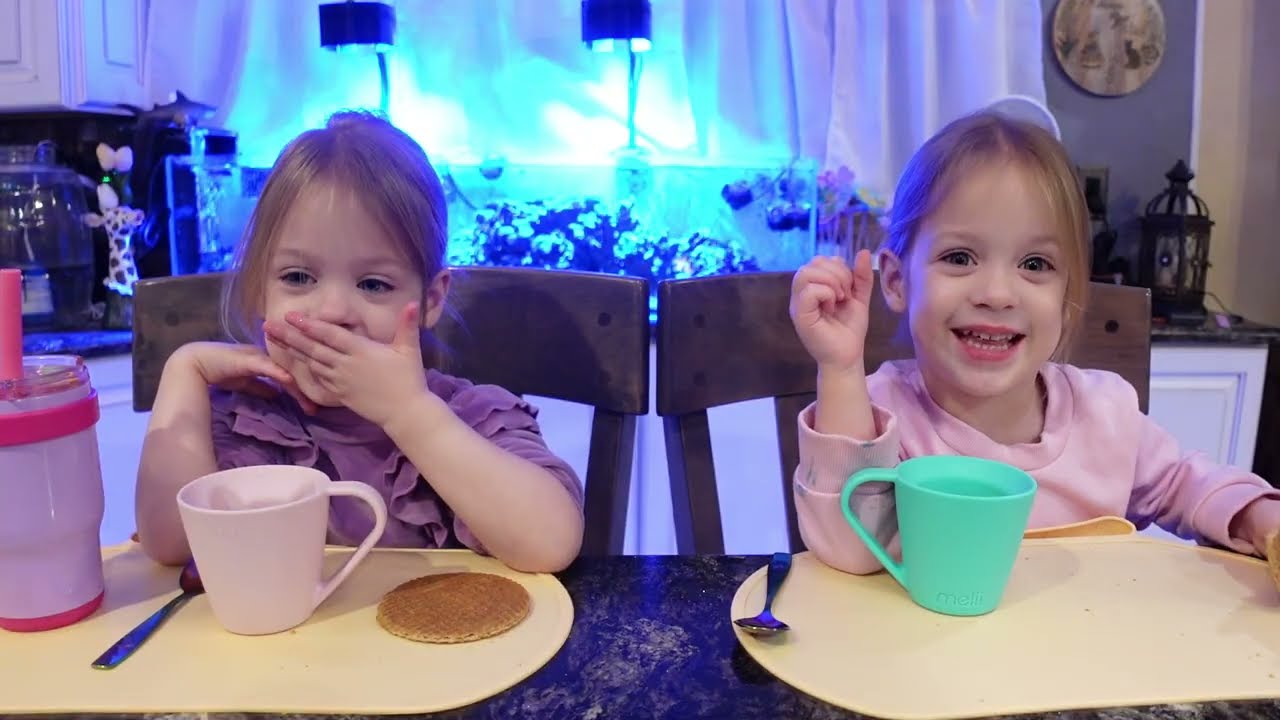 Twins try stroopwafel