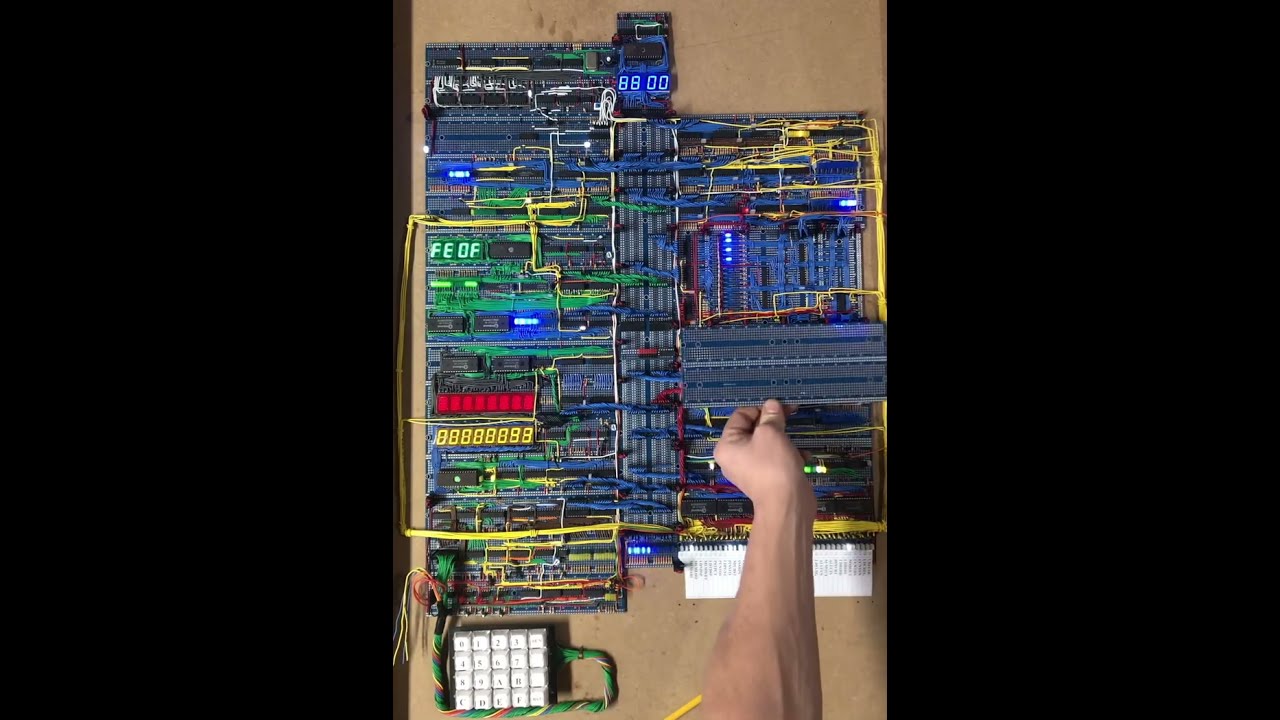Homemade 16 Bit Breadboard Computer