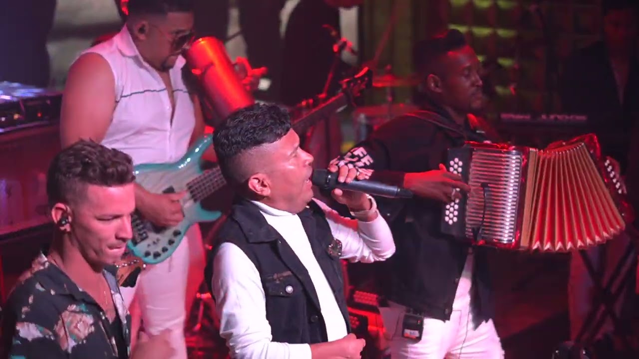 MI NOVIA MUJER - @elyosorioficial  EN VIVO DISCOTECA LA LEYENDA MEDELLÍN #losdiablitos