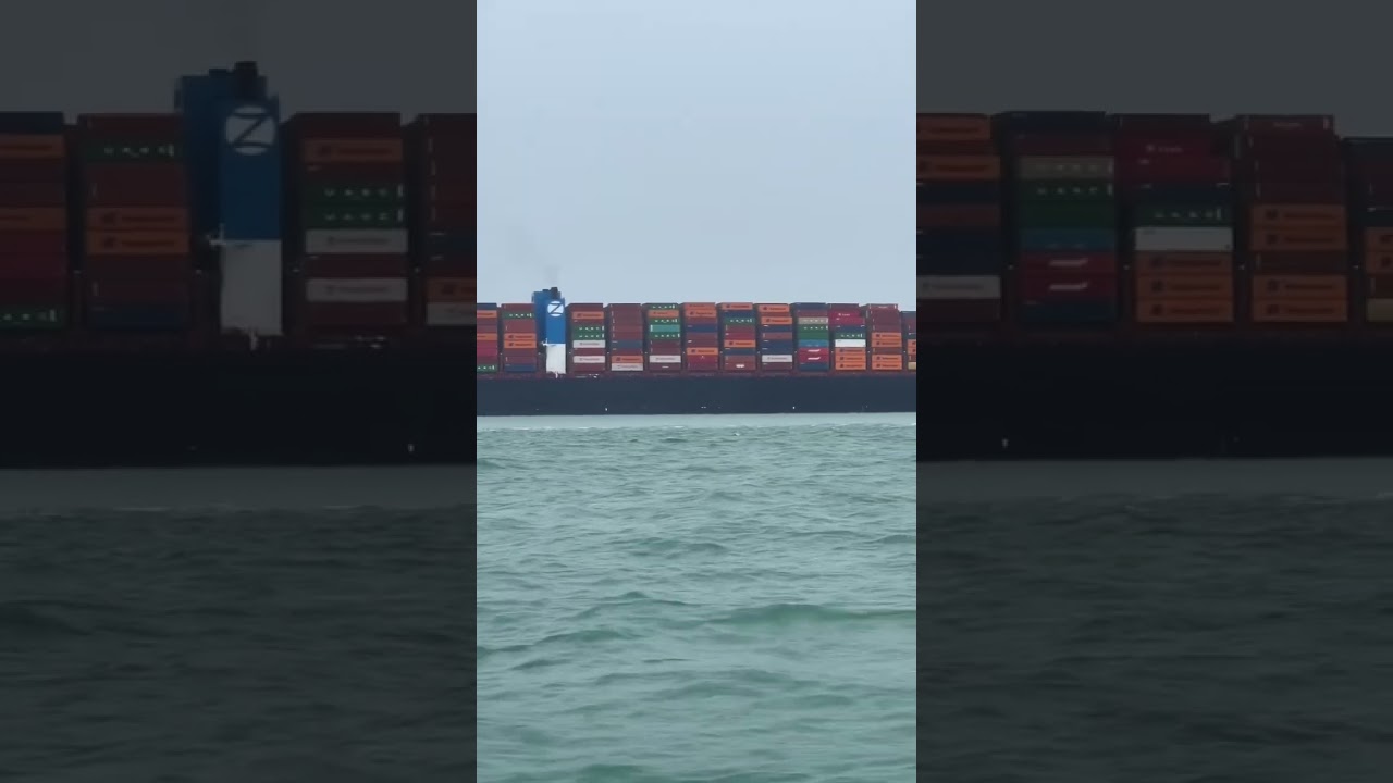 400 meter long Container Ship  🚢 Anchored ⚓️ #viral #shorts