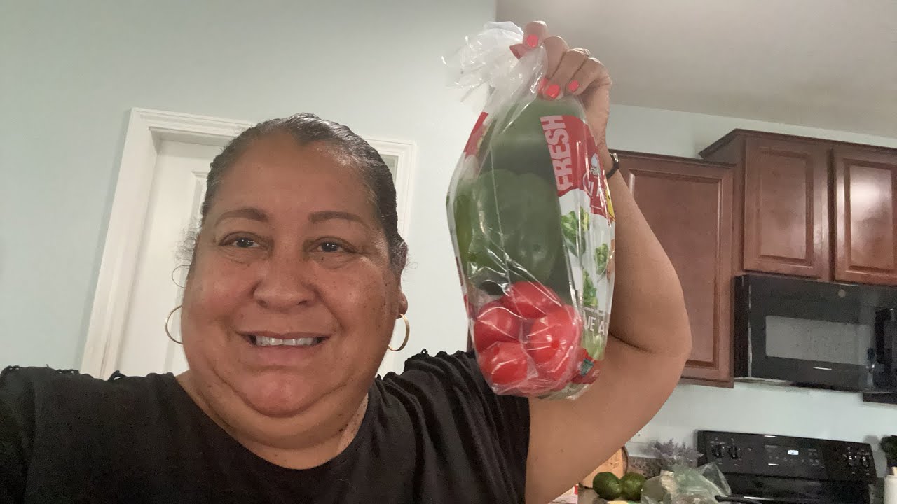 Evelyn Dominguez is live! Vamos hacer Sofrito de Emergencia