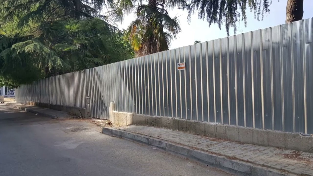 Trapez sa&ccedil; uygulaması şantiye etrafı kapama.
