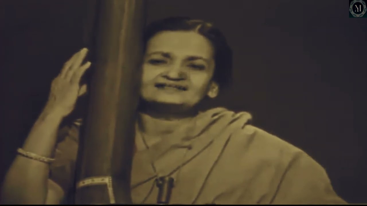 Begum Akhtar - Live Singing - Tujhe Beqarar Karke Teri Neend Bhi Urra Doon