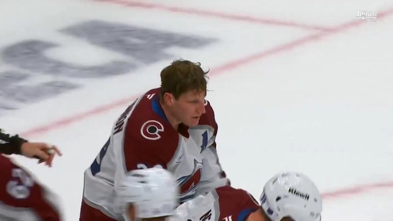 MacKinnon et McAvoy se tapent sur la caboche en fin de match