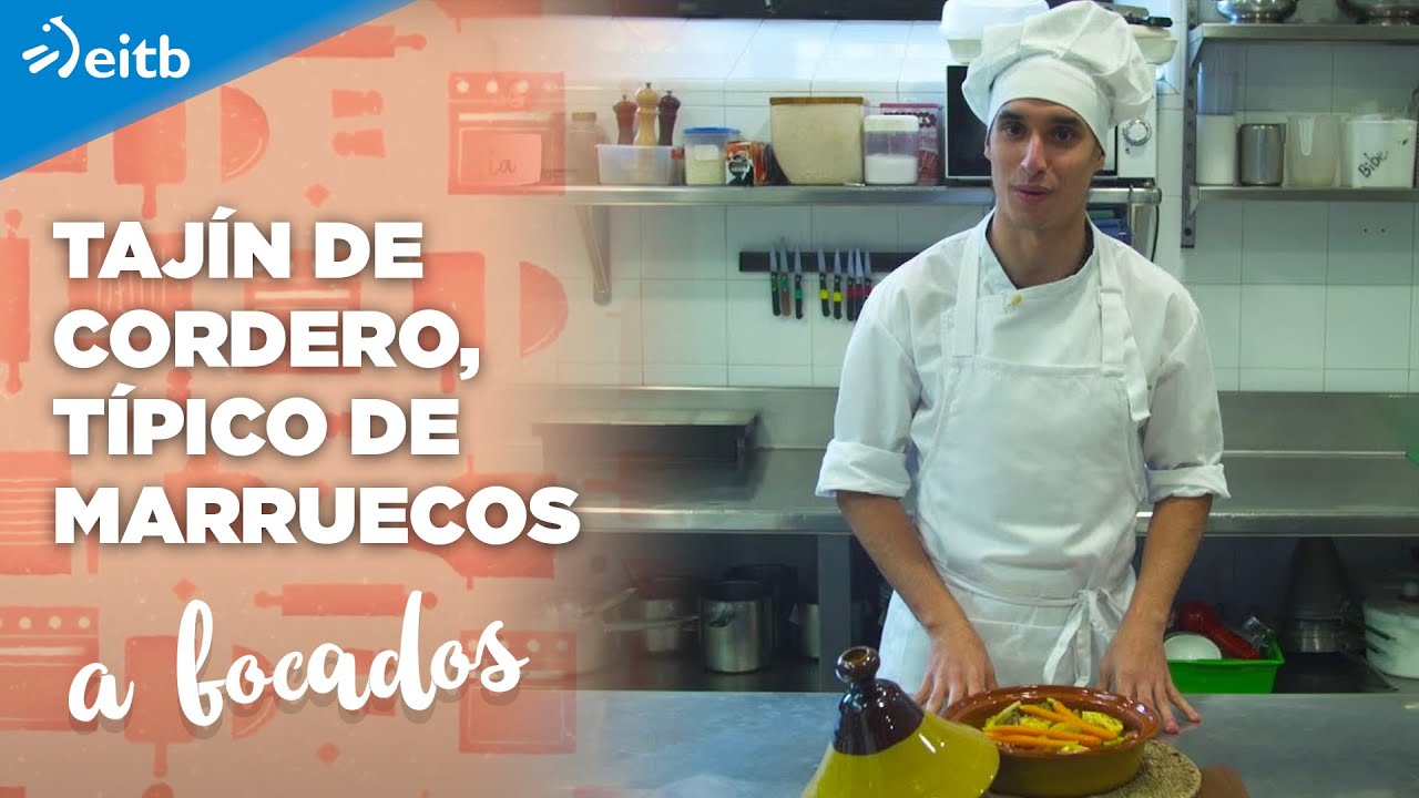 Omar nos prepara un plato típico de la cocina marroquí: tajín de cordero