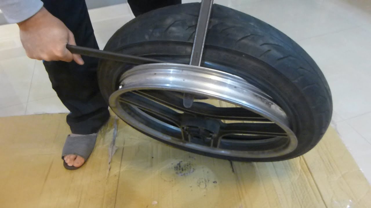 更換 拆裝 機車輪胎 DIY ( 檔車 輪胎規格識別  生產日期) (師傅哩咧衝啥#3)