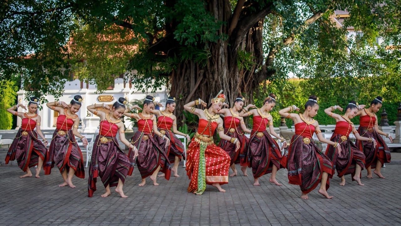 รำอัปสราสราญ+ขันดอก นาฏยรักษ์รำไทยเชียงใหม่ (แสดงบนเวที) Nadtayaluck Ramthai