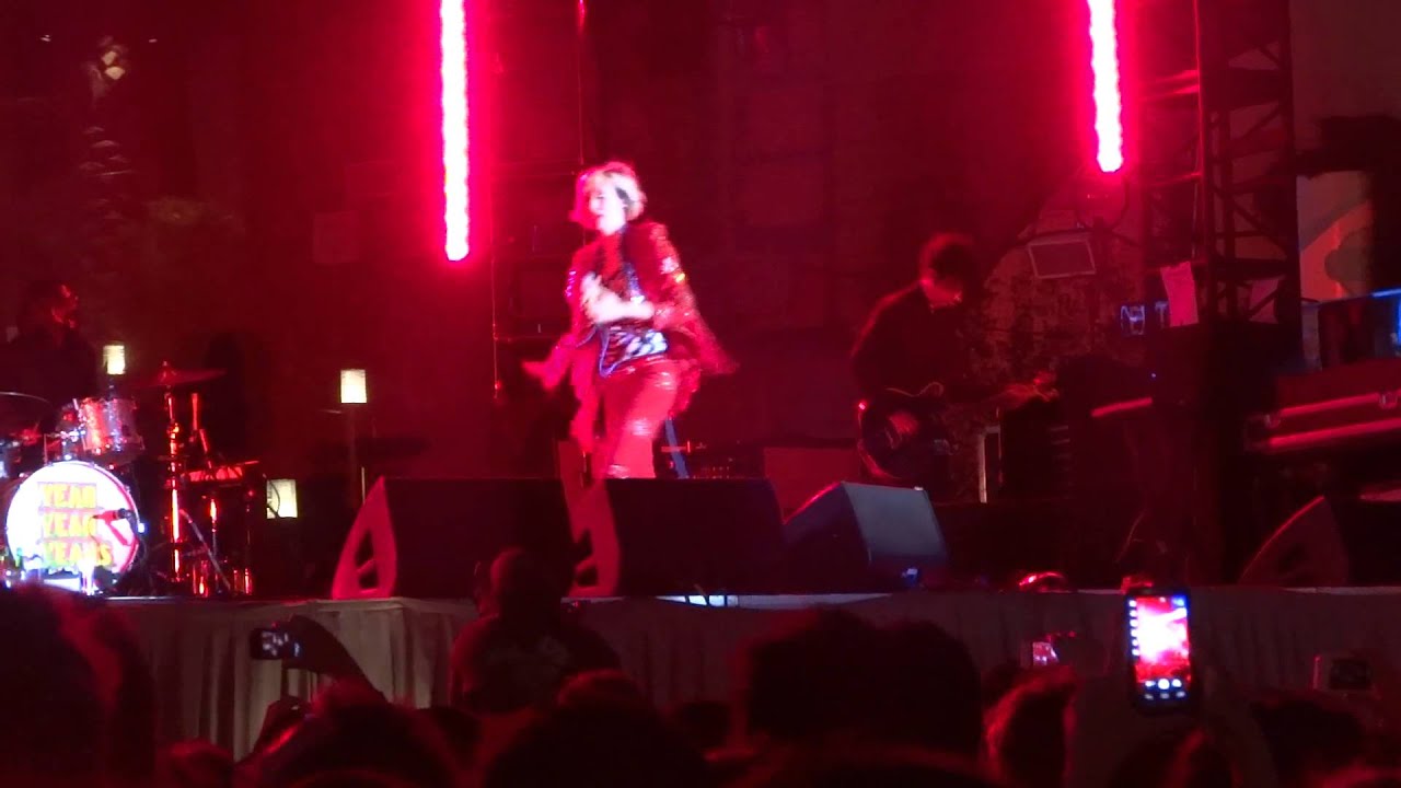 Yeah Yeah Yeahs - Art Star (Live at The Cosmopolitan)