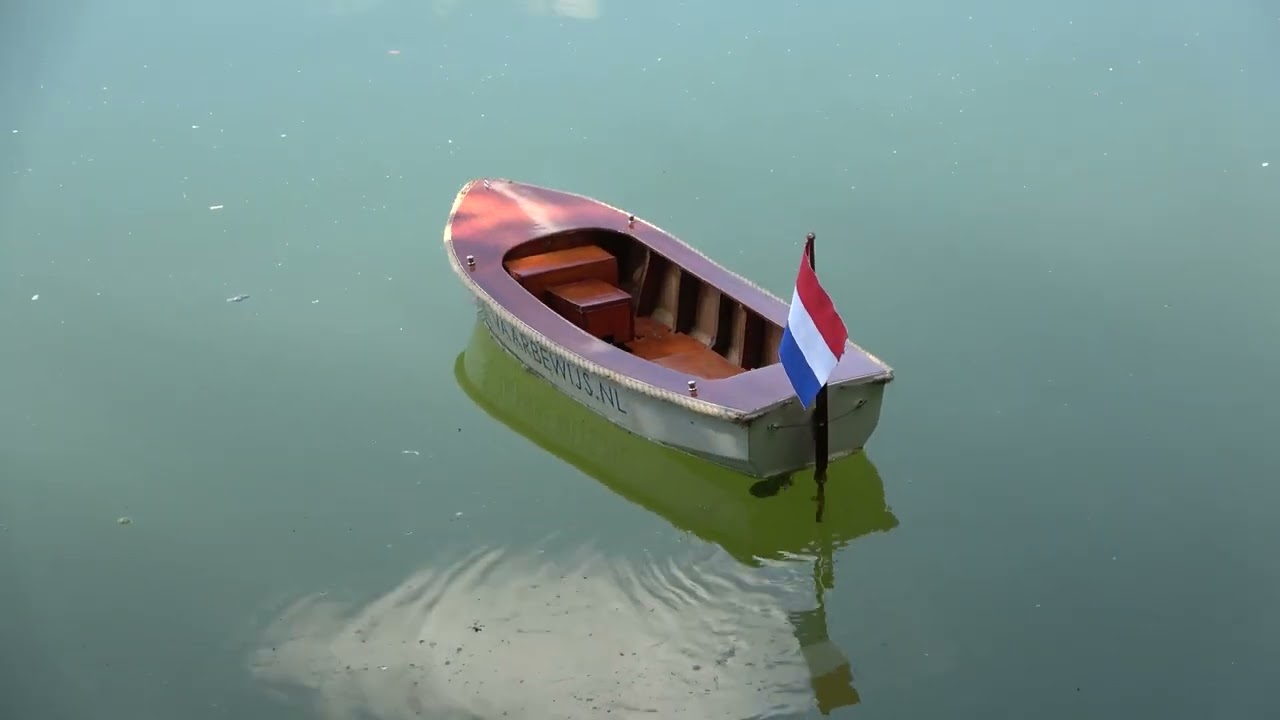 Vaarbewijs.nl video 2: rechtse schroef keren breed vaarwater