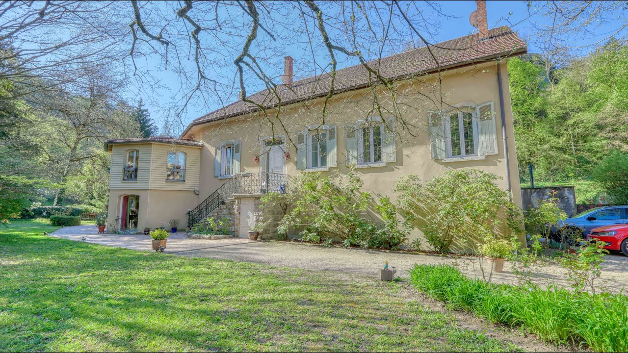 2025 04 14 Crémieu 38460 Maison 7 Pièces 249m2 + Garage + Terrasse + Terrain 8363m2 A Vendre