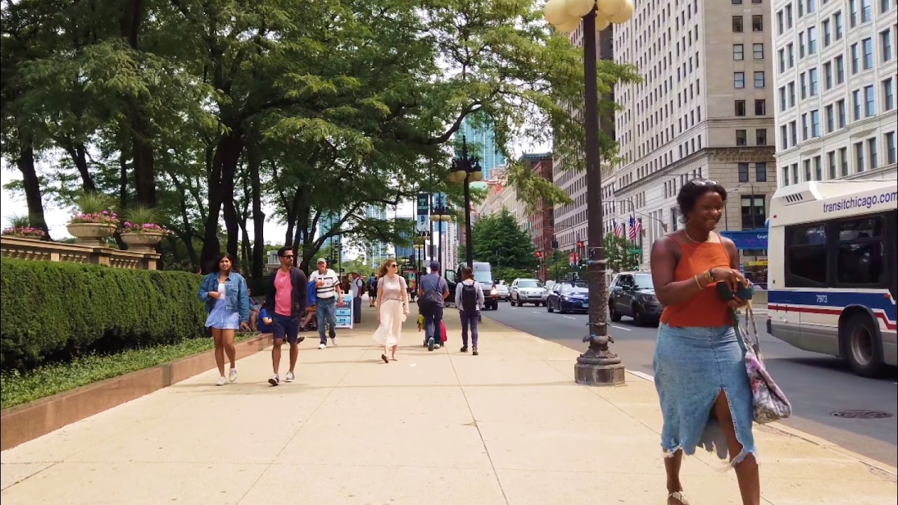 Chicago Walking: Michigan Avenue and Grant Park