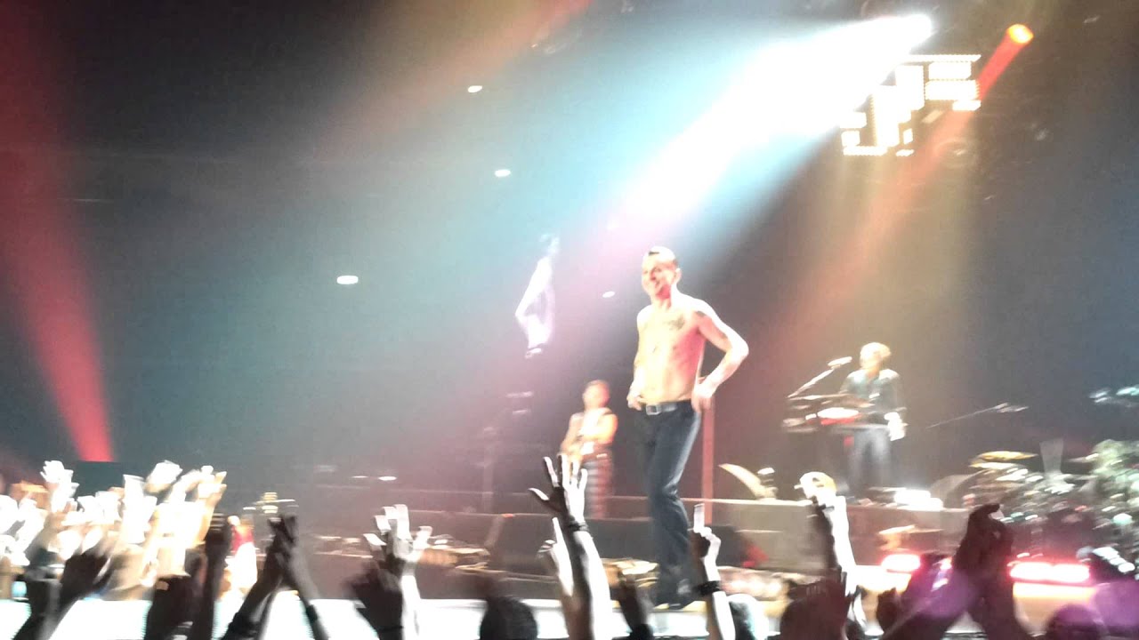(HD) Depeche Mode - Never Let Me Down Again - Live @ Arena Zagreb 23.05.2013 AMAZING!