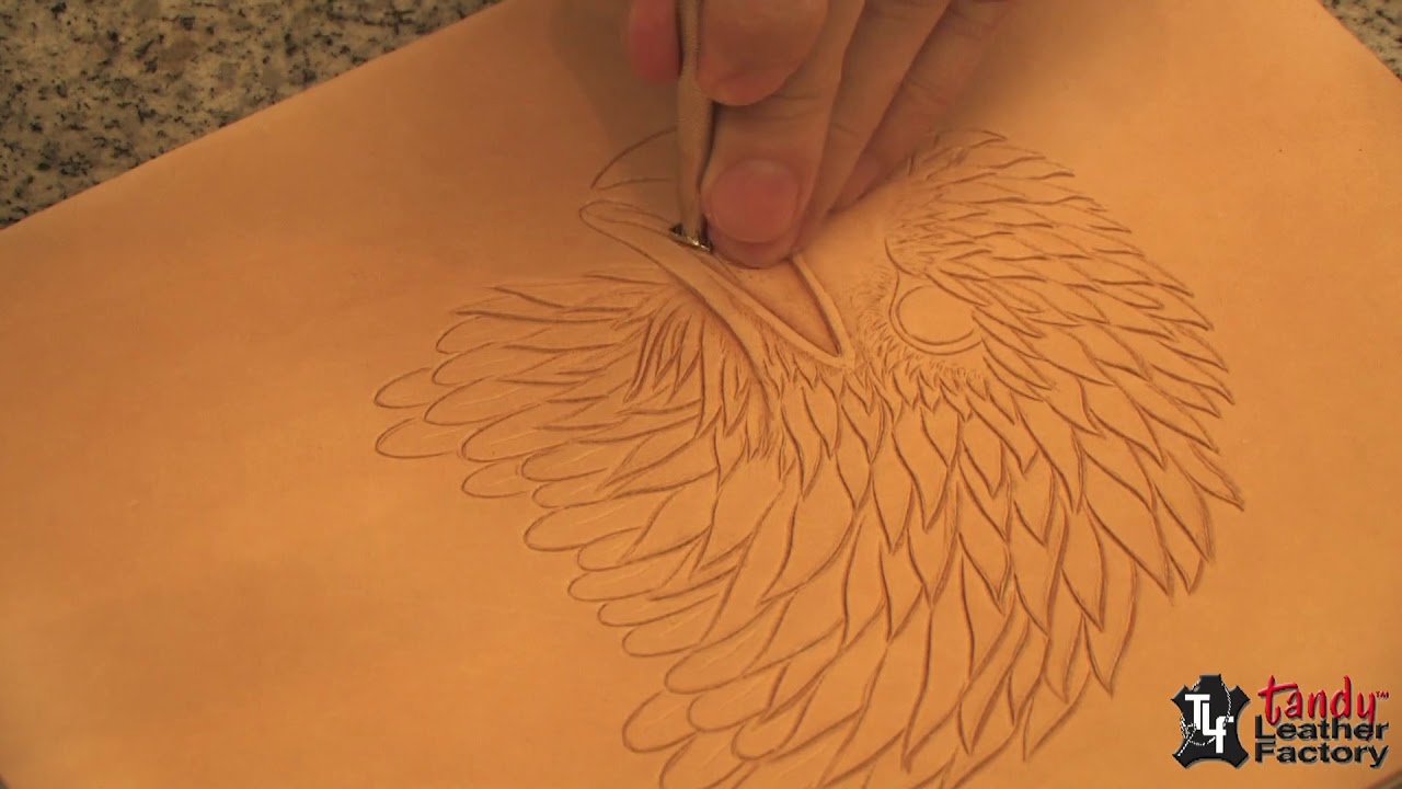 Резьба по коже   Carving a Bald Eagle Head Part 1