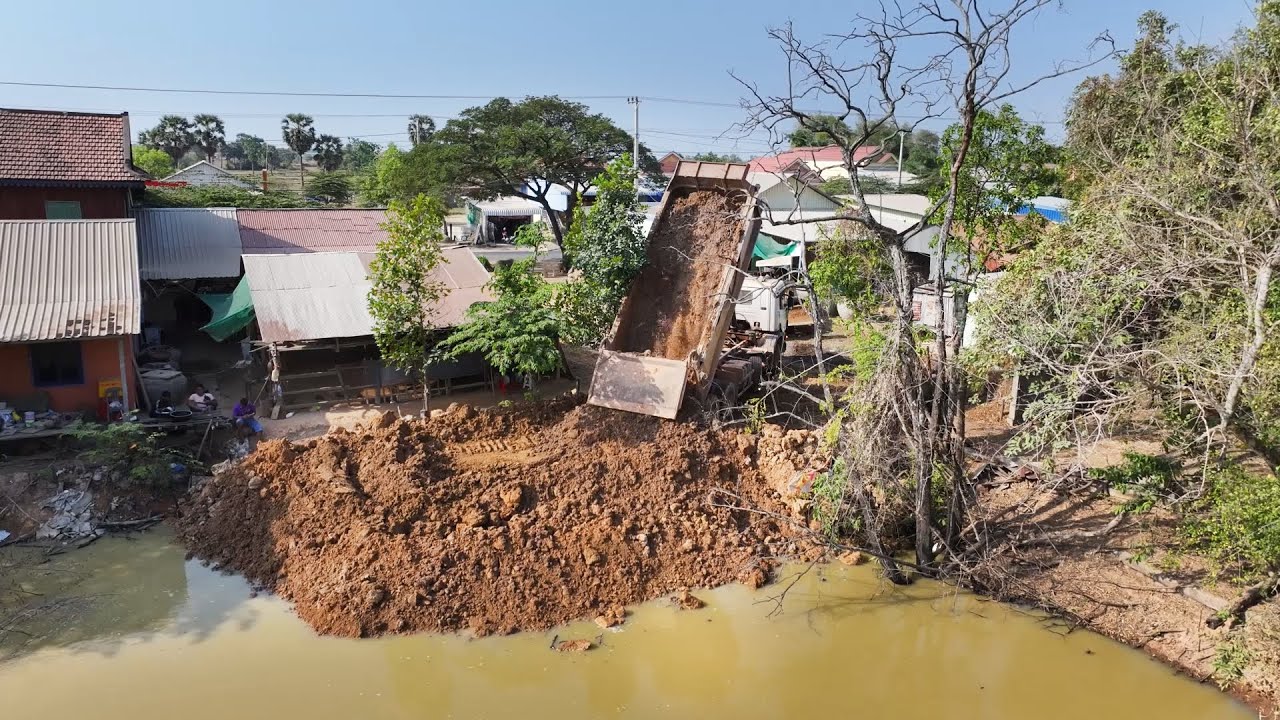 SHACMAN 25-Ton Delivery Failure and CAT Dozer Moving Soil in Pond: A Great Effort