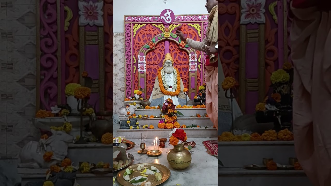 আজকে শুভ সোমবারের বাবার পূজার সন্ধ্যা আরতি। জয় বাবা লোকনাথ ব্রহ্মচারী বাবার জয়।