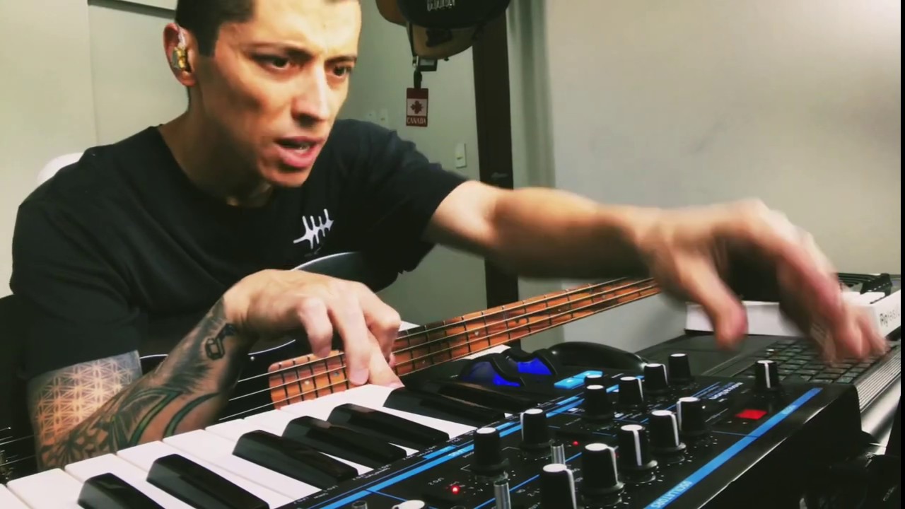 Em Seu nome (the original Bass) - André Aquino ft Gabriela Rocha