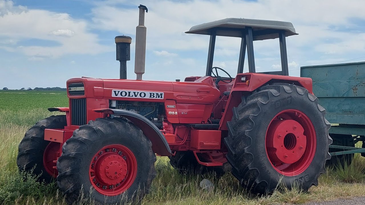 Volvo BM 814 tractors on the move!