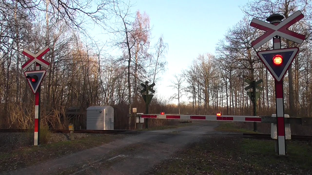 Jernbaneoverskæring Karise/Spoorwegovergang /Level Crossing/ Passage a Niveau/ Bahnübergang