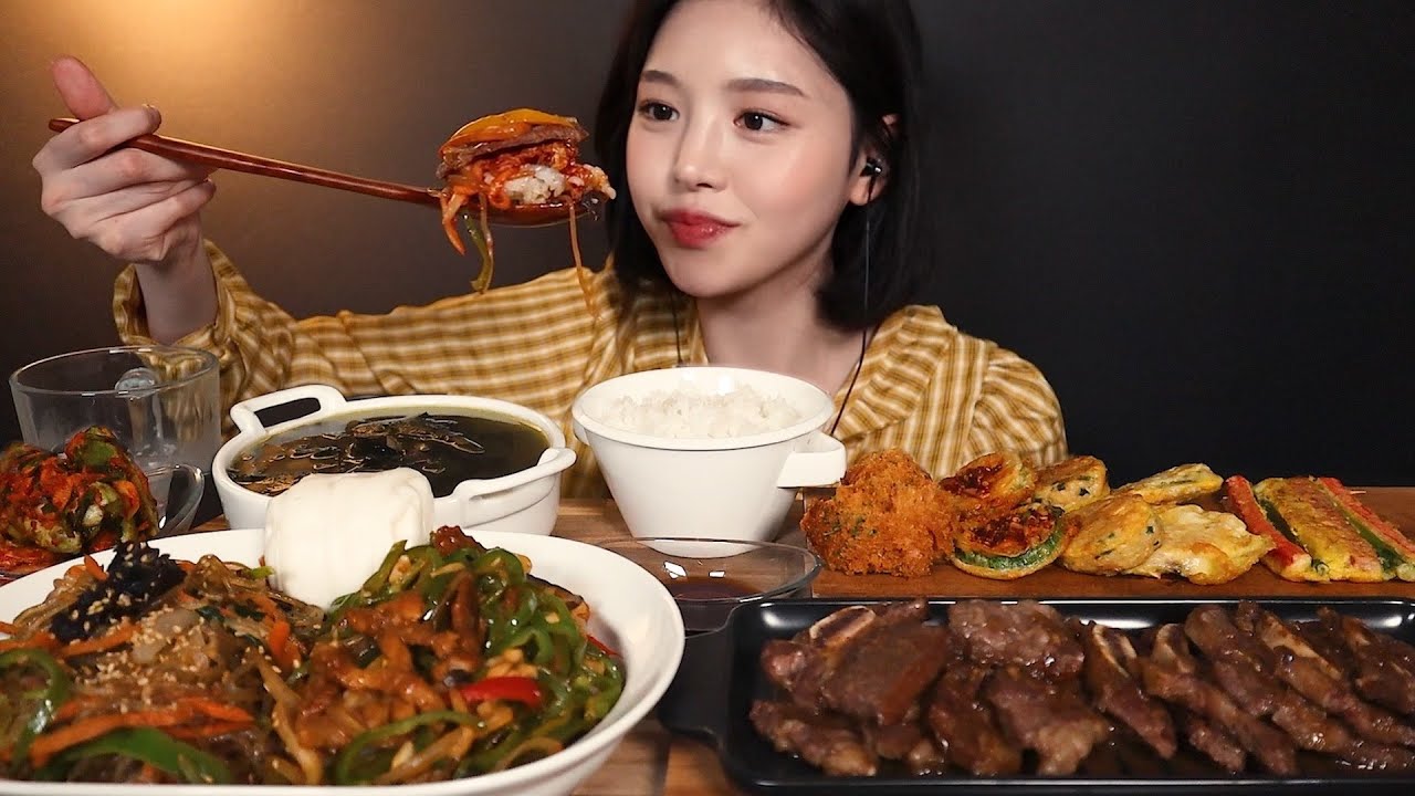 SUB)1주년 기념 잔치상 먹방!🎉 La갈비 미역국 고추잡채 모둠전 굴튀김까지 먹고싶은거 다먹는 날👏🏻 1st Anniversary Mukbang ASMR