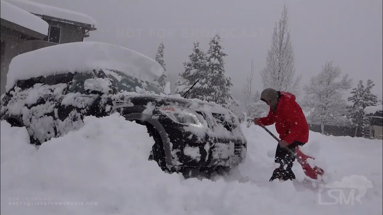 01-28-2021 Truckee, CA - Stuck Vehicles Digging Out From Over 3ft of Snow
