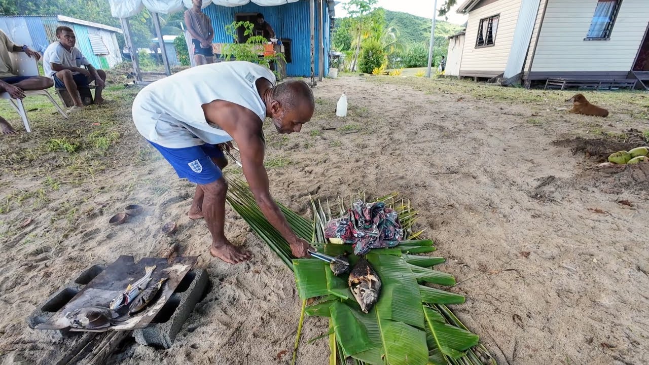 Cooking Fish Over An Open Fire In The Village Homestay🇫🇯