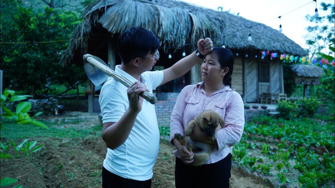 A heartwarming story: A CEO helps a single mother renovate her garden and start a new life.