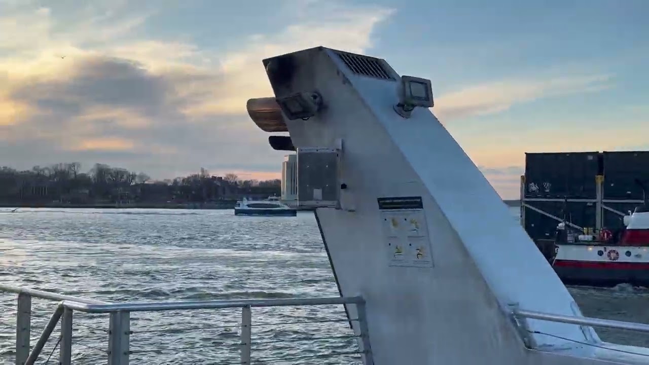 NYC Ferry @ginnigabu 