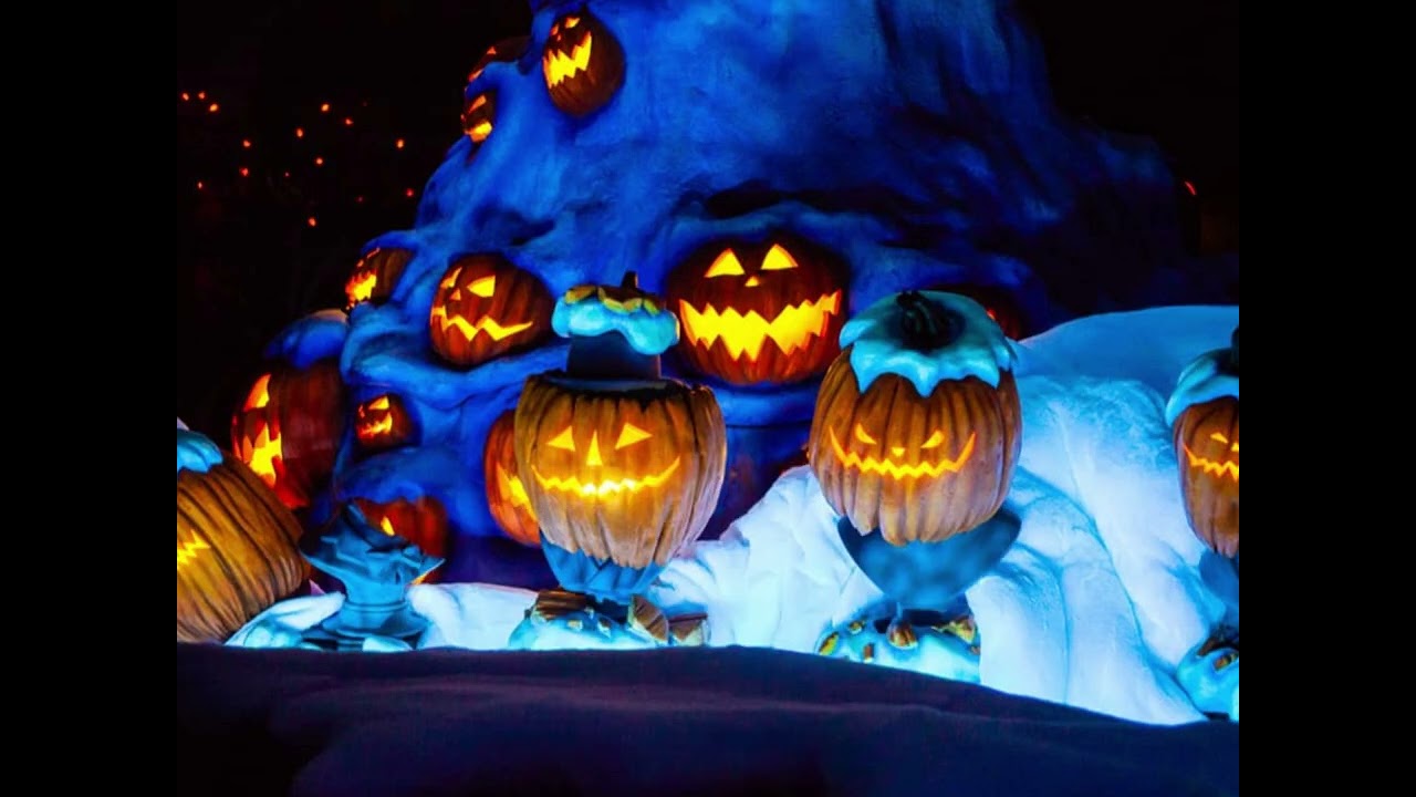 Haunted Mansion Holiday Singing Pumpkins 2001 with lyrics