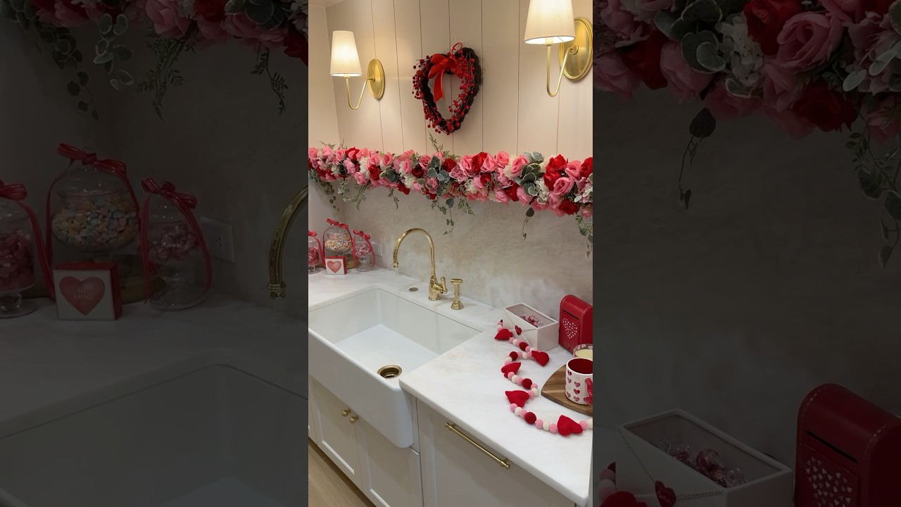 Valentines Kitchen Decor #valentinesday #valentinesdecor #homedecor #seasonaldecor