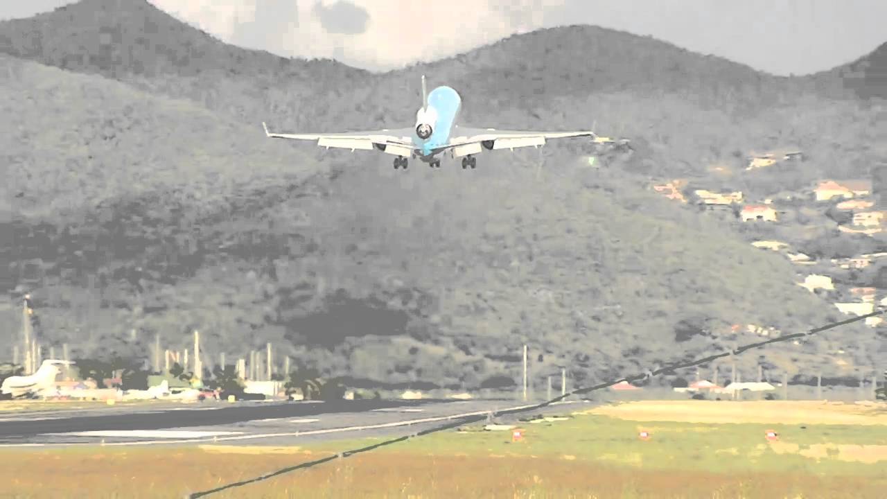 MD 11 go around St. Maarten