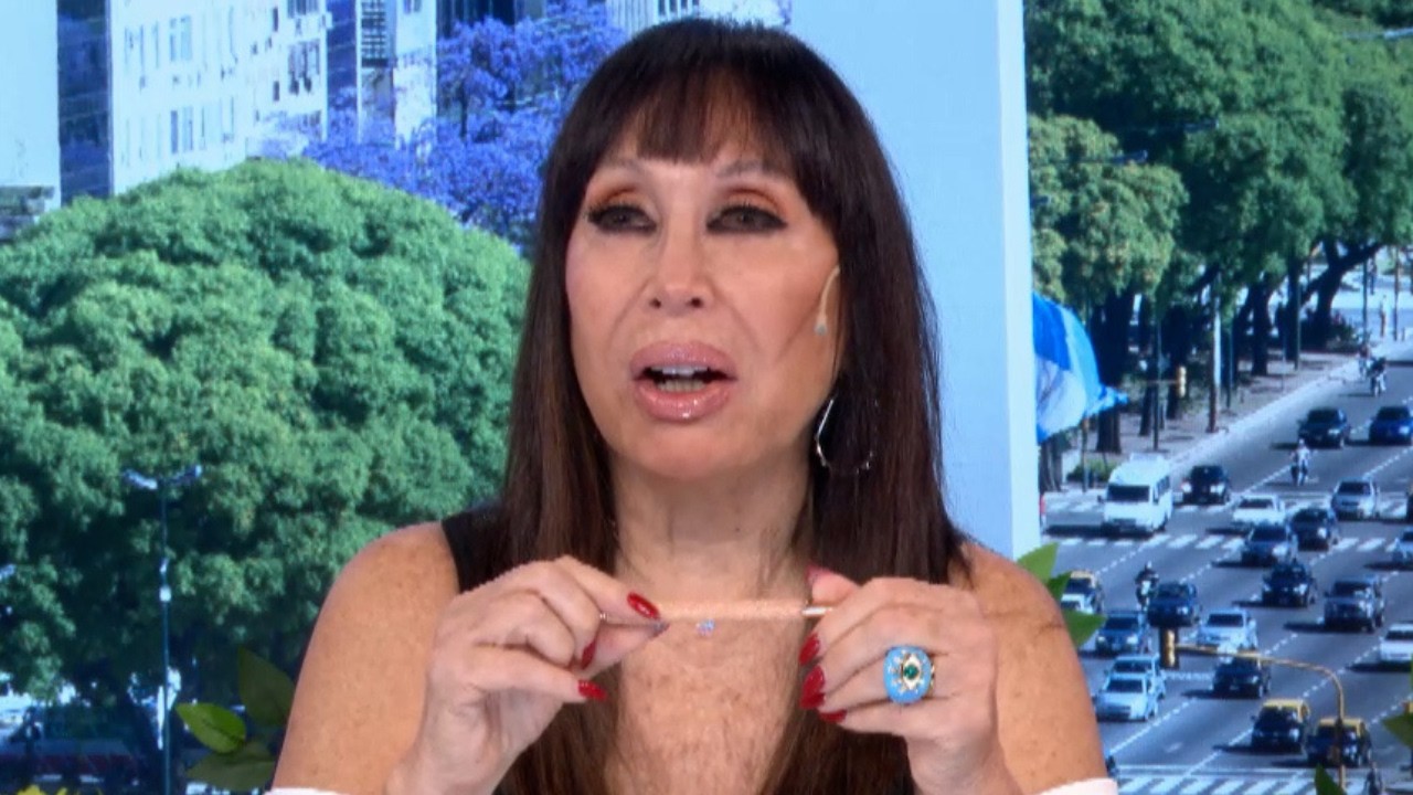 MORIA CONT&Oacute; CU&Aacute;NTO COBR&Oacute; EN D&Oacute;LARES POR TOMAR UN CAF&Eacute; CON UN HOMBRE EN UN LUGAR P&Uacute;BLICO